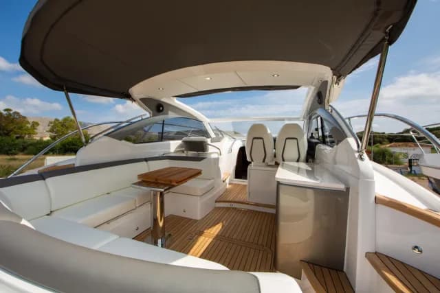 2024 Princess V40 — photo 2