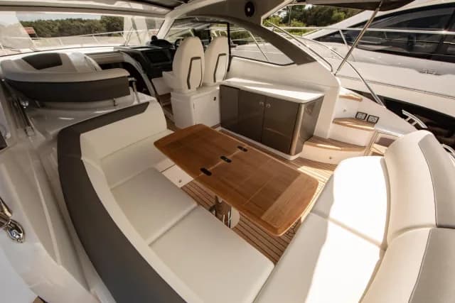 2024 Princess V40 — photo 4