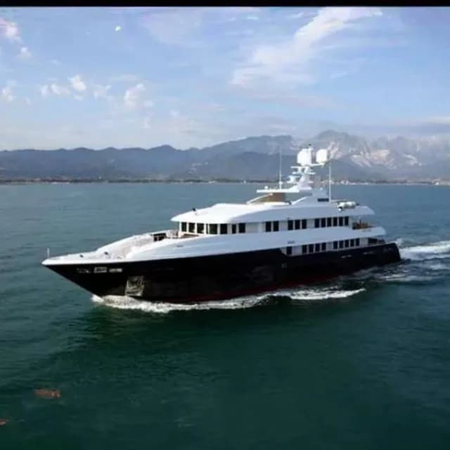 2011 Mondomarine 49m