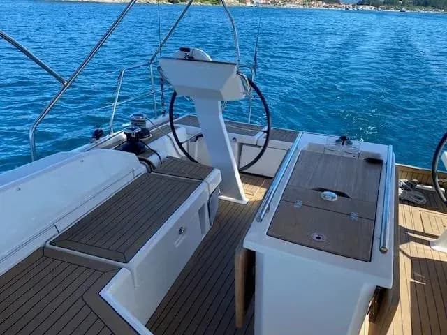 2022 Beneteau Oceanis 46.1 - Performance Cruiser with Premium Specification — photo 4