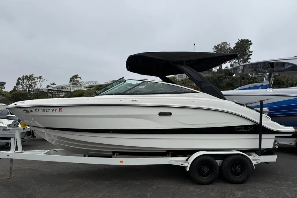 2024 Sea Ray SLX 260 - Factory Warranty Until 2029 — photo 2