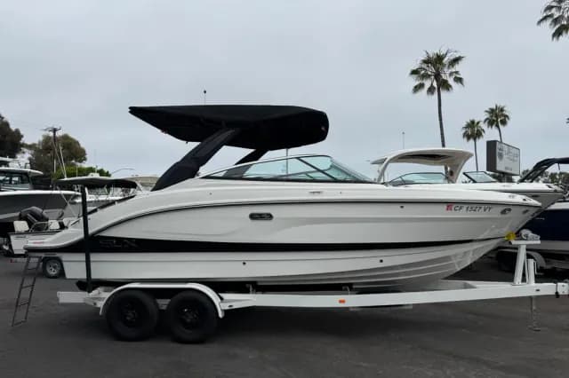 2024 Sea Ray SLX 260 - Factory Warranty Until 2029 - Image 3
