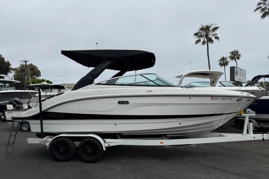2024 Sea Ray SLX 260 - Factory Warranty Until 2029 — photo 3