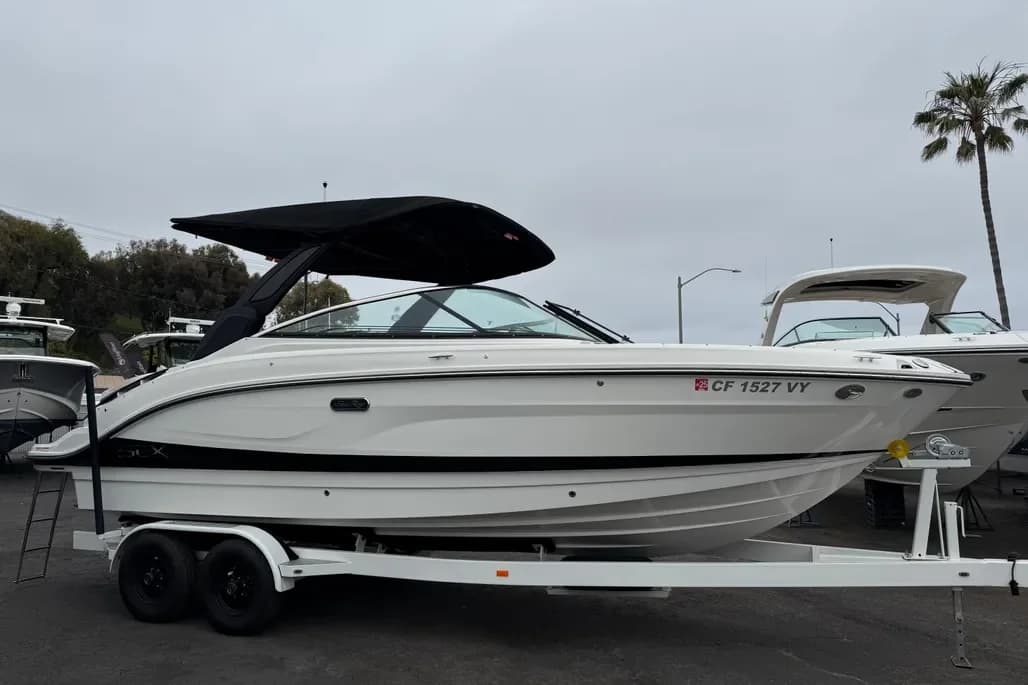2024 Sea Ray SLX 260 - Factory Warranty Until 2029 — photo 4