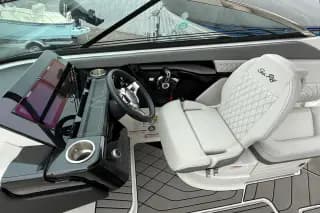 2024 Sea Ray SLX 260 - Factory Warranty Until 2029 - Thumbnail 14