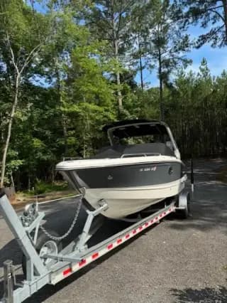 2022 Chaparral 267 SSX OB - Immaculate Bowrider with Factory Warranty - Thumbnail 6