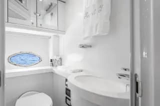 2005 Sunseeker Predator 68 - Thumbnail 32