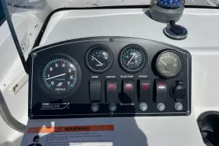 2014 Boston Whaler 170 Montauk - Thumbnail 15
