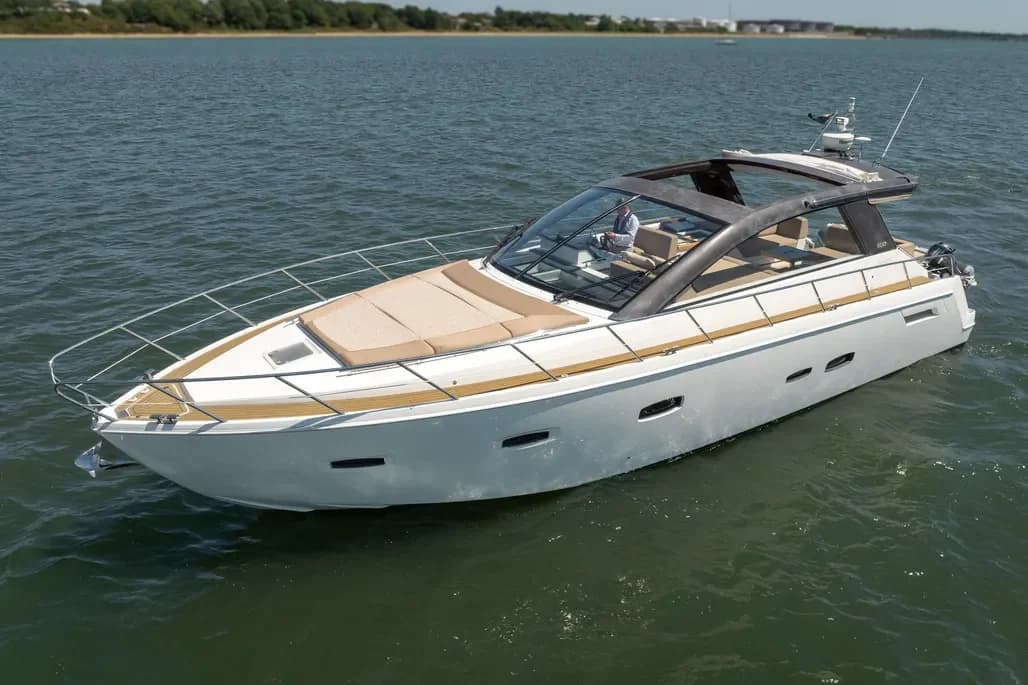 2010 Sealine SC47 | Zeus Pod Drives | Hamble Point Berth Available — photo 2