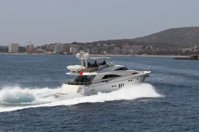 2007 Fairline Squadron 68 - Image 2