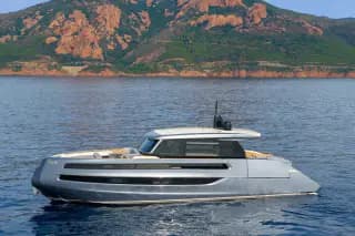 2025 Invictus ST550 - Christian Grande's Masterpiece of Italian Elegance - Thumbnail 27