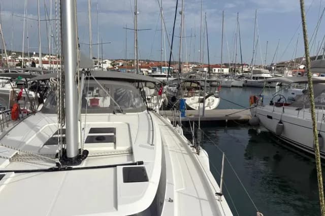 2022 Bavaria C50 Style – Immaculate 3-Cabin Cruiser, Under 80 Hours - Image 2