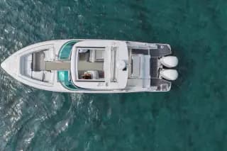 2019 Regal 33 OBX - Thumbnail 4