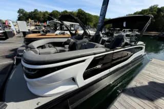2026 Godfrey Sanpan 2300 — photo 11
