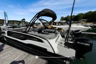 2026 Godfrey Sanpan 2300 — photo 10