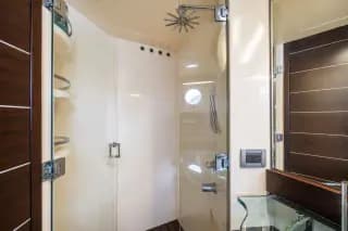 2009 Azimut 68S — photo 16